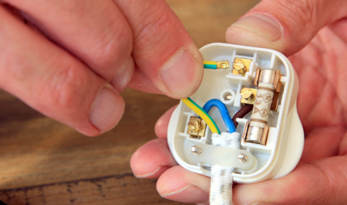 How can counting actual usable plug points influence your view of a property