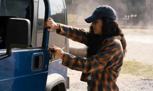 How can having a simple “who opens the door” rule improve safety for kids at home